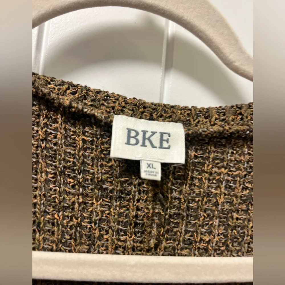 Size XL- BUCKLE Pieced Raw Edge Pullover sweater/ cute!